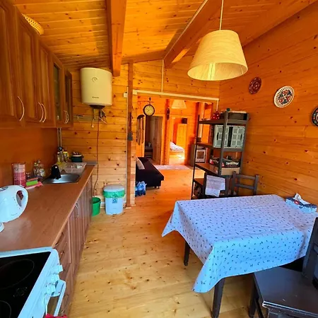 Cosy Under The Rock Vakantiehuis